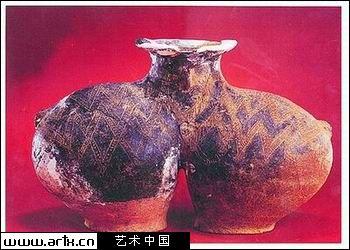 雙體罐是卡若遺址重要出土文物。