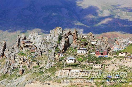 丁青孜珠寺的建立對(duì)于研究昌都早期文化有重大意義。