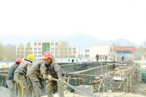 仙足島生態(tài)路大橋施工現(xiàn)場。