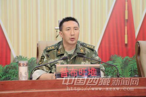 圖為該支隊(duì)支隊(duì)長(zhǎng)普布旺堆作動(dòng)員講話