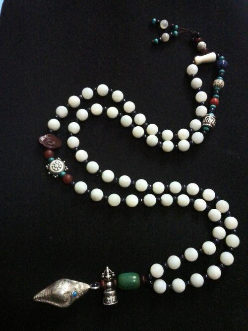 兩端均可作為吊墜，可為手環(huán)，可為項(xiàng)鏈。價(jià)格：￥1200