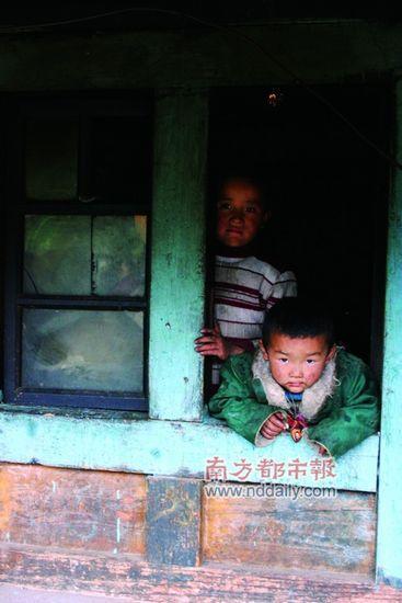 次仁多布杰的兩個孫子。