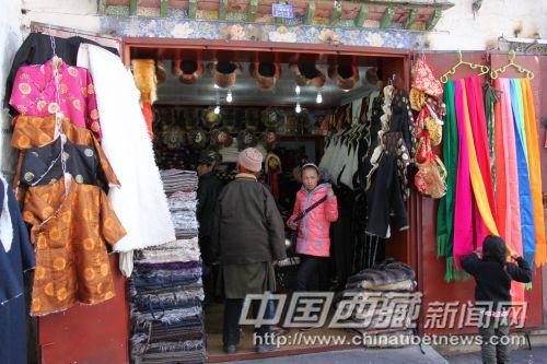 其米夏巷里有很多這種的雜貨店。