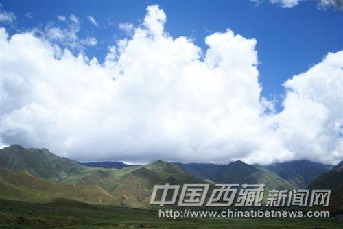 夏日，遠眺次角林村風光  彭月圓 攝