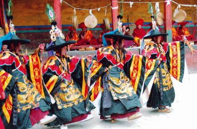扎什倫布寺羌姆表演。
