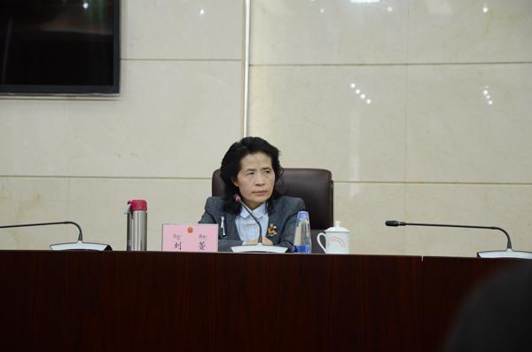 西藏自治區(qū)人民政府副秘書(shū)長(zhǎng)、新聞發(fā)言人 劉萱.jpg