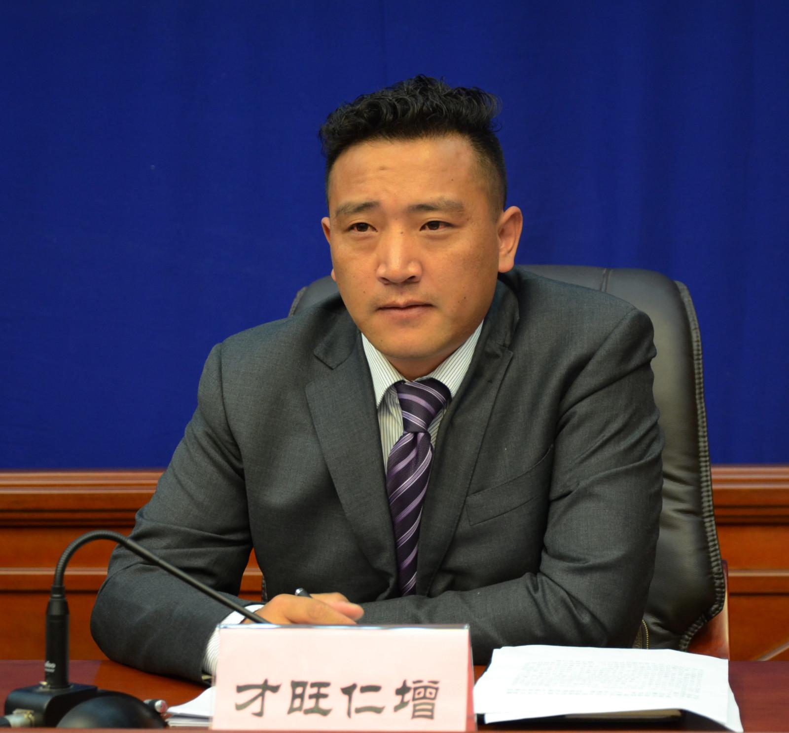新聞發(fā)言人：那曲地區(qū)扶貧辦黨組成員、副主任 才旺仁增.jpg