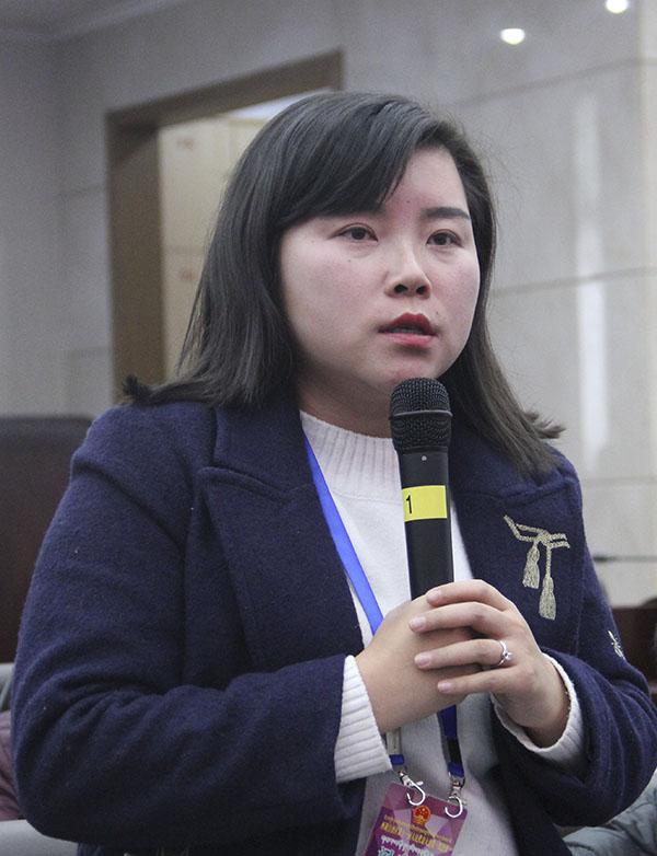 西藏日?qǐng)?bào)記者提問(wèn).jpg