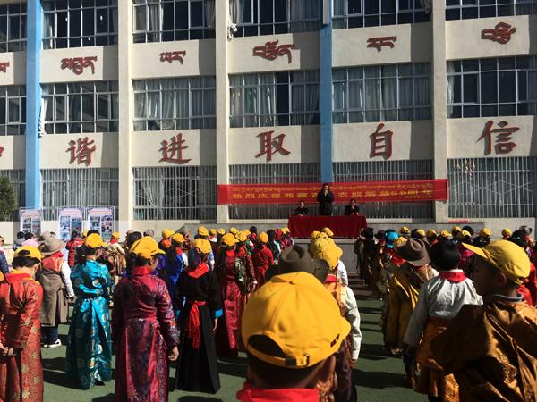 校長巴桑羅布在活動總結中勉勵全體同學：熱愛祖國，不忘歷史，珍惜現(xiàn)在，好好學習，做一名合格的社會主義接班人。.JPG