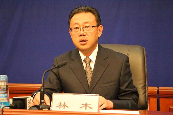新聞發(fā)言人：西藏自治區(qū)農(nóng)牧廳黨組成員、總農(nóng)藝師林木.JPG