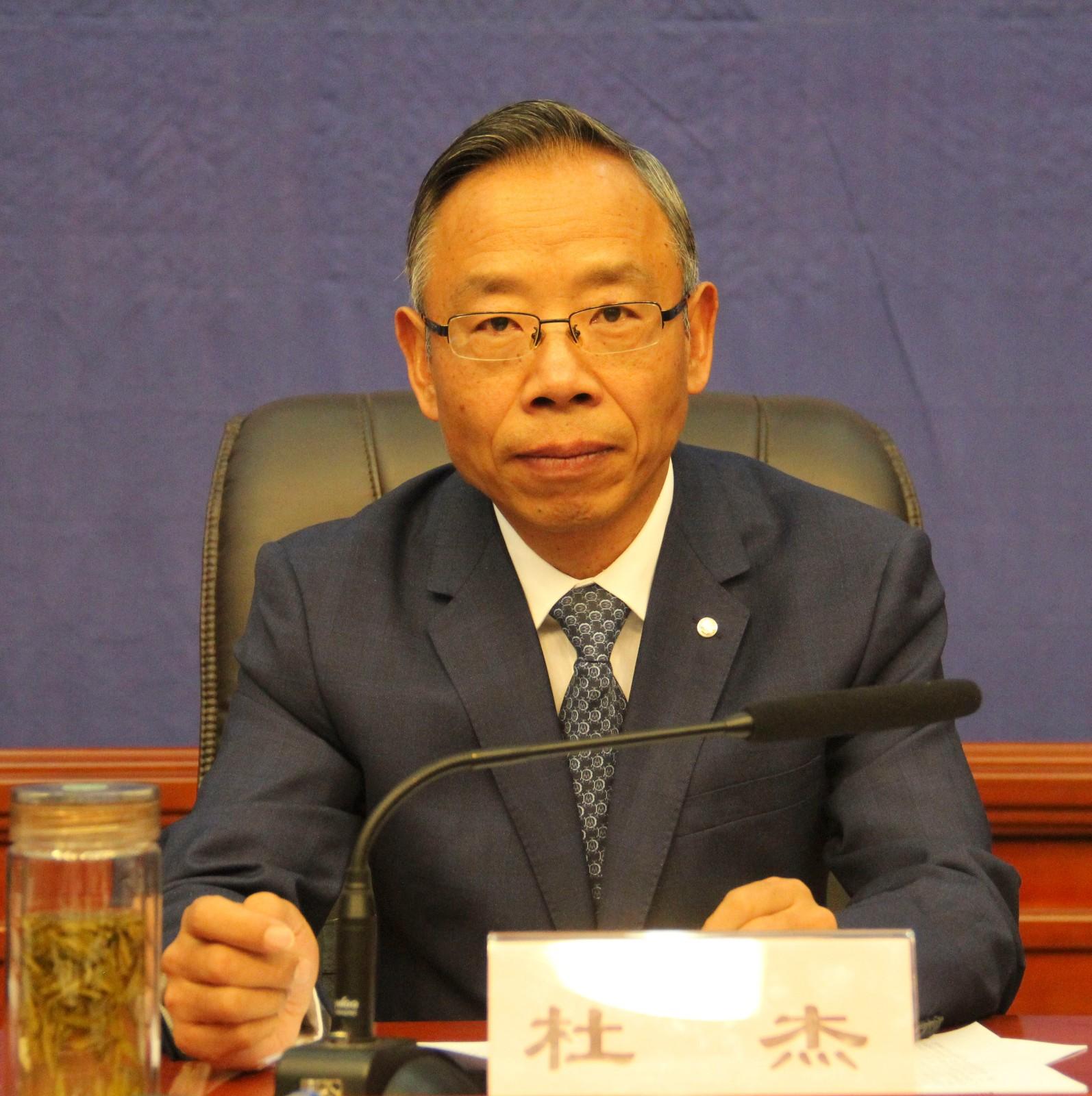 區(qū)農(nóng)牧廳黨組副書記、廳長：杜杰.jpg