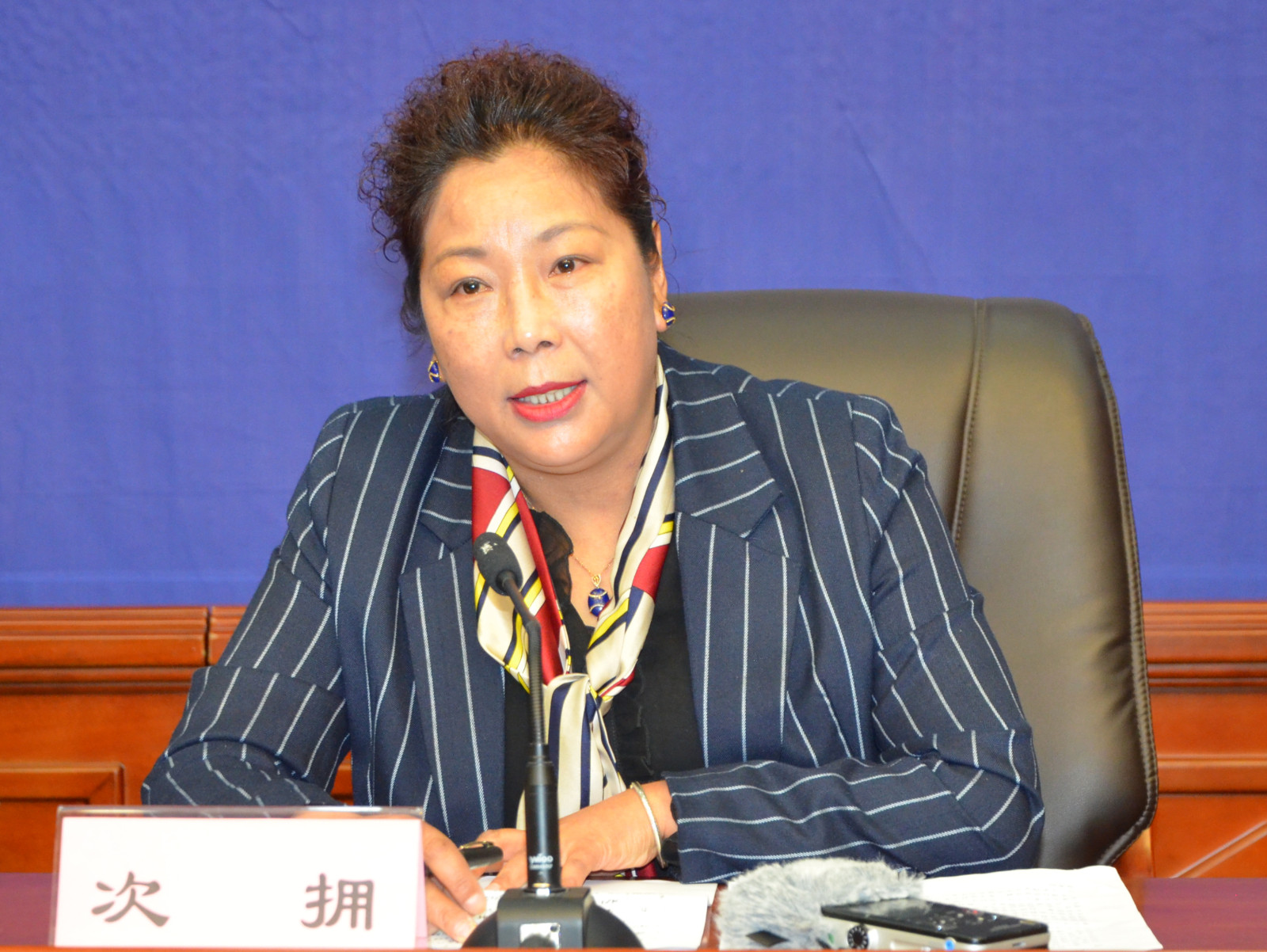 新聞發(fā)言人：拉薩市文化局黨組成員、調(diào)研員 次擁.JPG