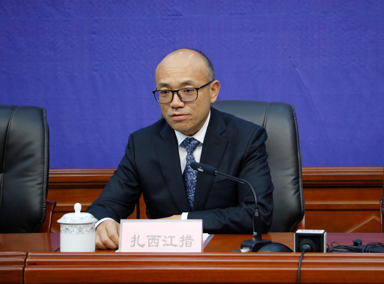 新聞發(fā)言人：西藏自治區(qū)政府副秘書長、區(qū)政府新聞發(fā)言人 扎西江措.JPG