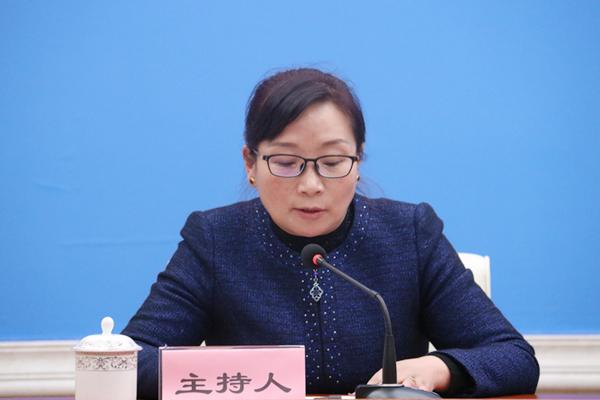 主持人：區(qū)黨委宣傳部副部長、區(qū)政府新聞辦主任 德吉卓嘎.jpg