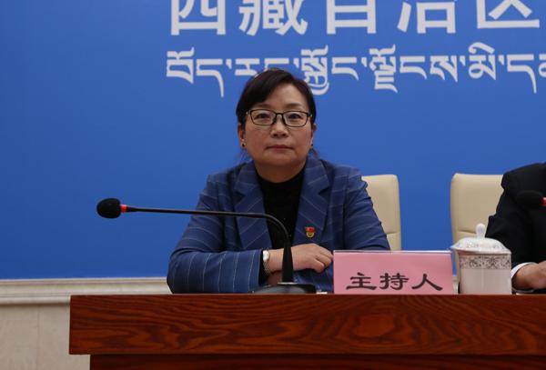 主持人：區(qū)黨委宣傳部副部長、區(qū)政府新聞辦主任  德吉卓嘎.jpg