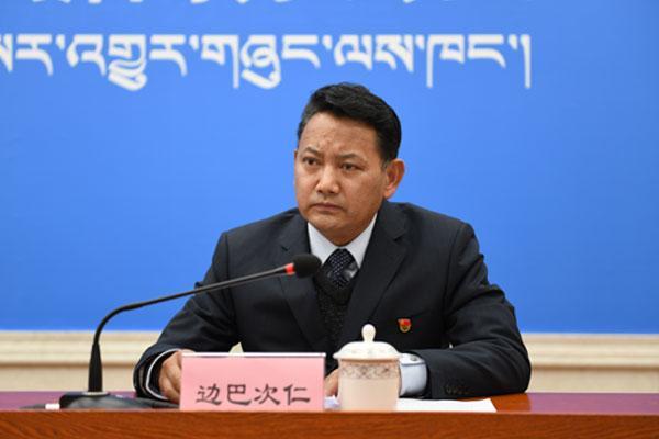 新聞發(fā)言人：西藏自治區(qū)強基辦負責人、區(qū)總工會二級巡視員-邊巴次仁.jpg