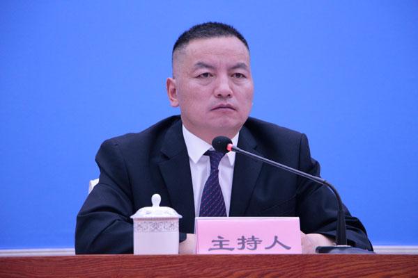 主持人：西藏自治區(qū)黨委宣傳部對(duì)外傳播處處長(zhǎng)楊洪森.jpg