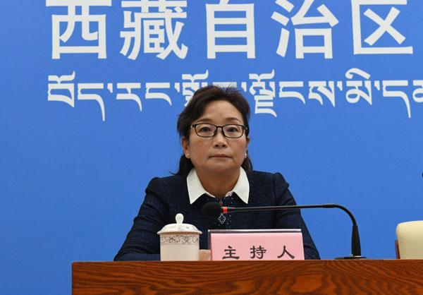 主持人：區(qū)黨委宣傳部副主任、政府新聞辦主任 德吉卓嘎.jpg