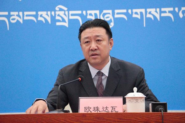 新聞發(fā)言人：昌都市政府副市長、市脫貧攻堅指揮部副指揮長歐珠達瓦.JPG