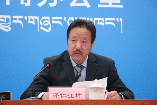 新聞發(fā)言人：昌都市扶貧辦黨組副書記、主任-澤仁江村.jpg