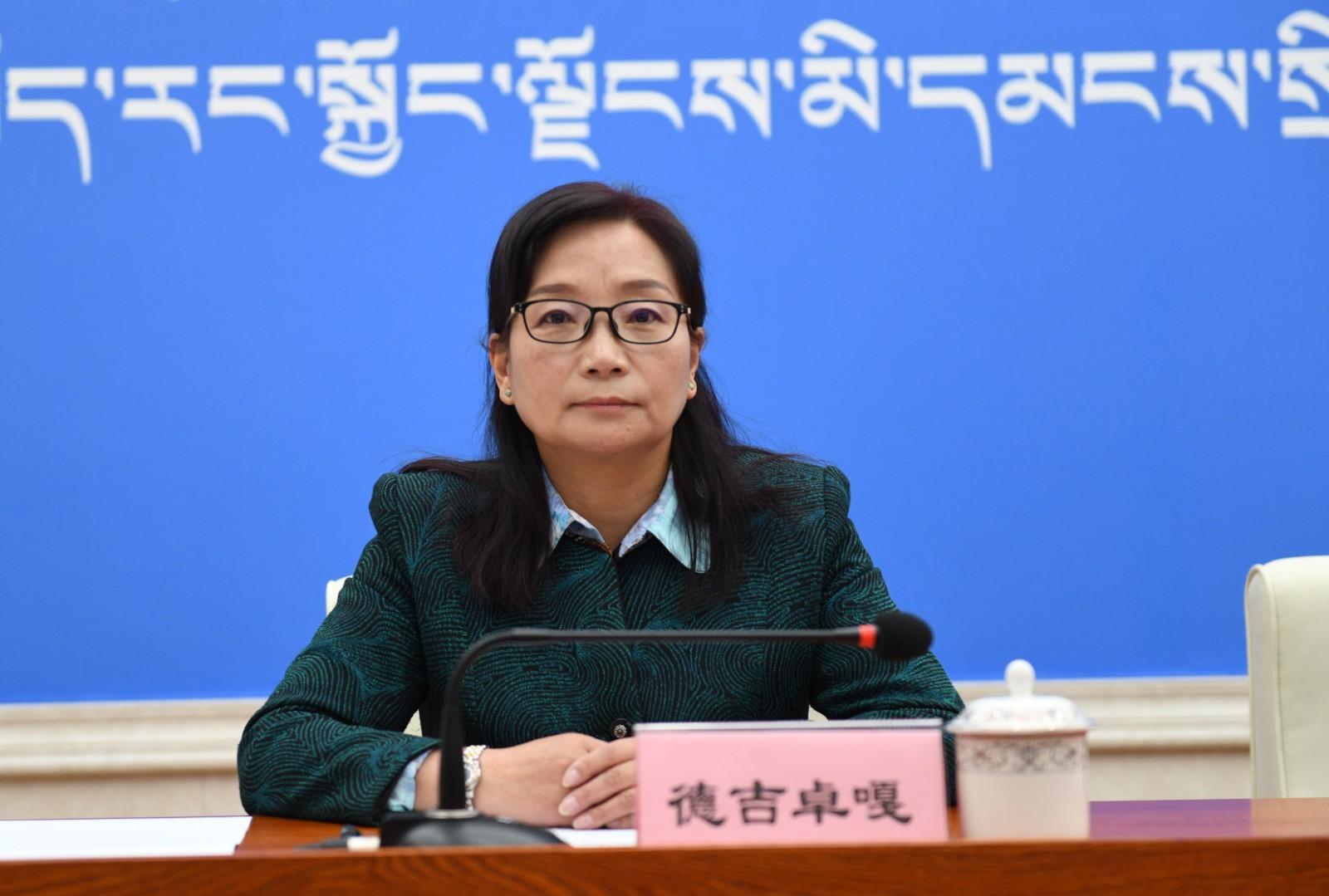 主持人：西藏自治區(qū)黨委宣傳部副部長、政府新聞辦主任 德吉卓嘎.JPG