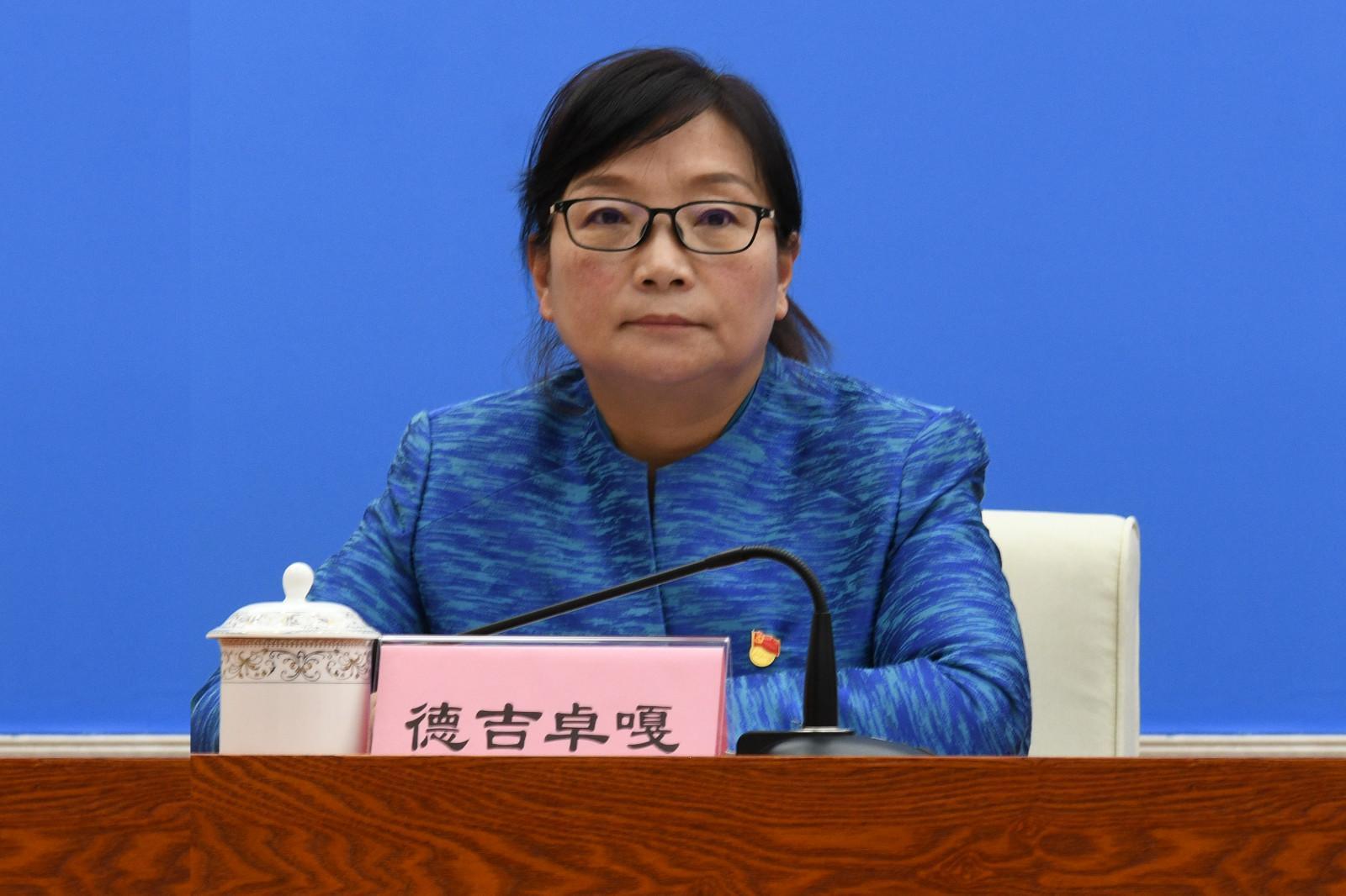 主持人：自治區(qū)黨委宣傳部副部長(zhǎng)、自治區(qū)政府新聞辦主任 德吉卓嘎.jpg