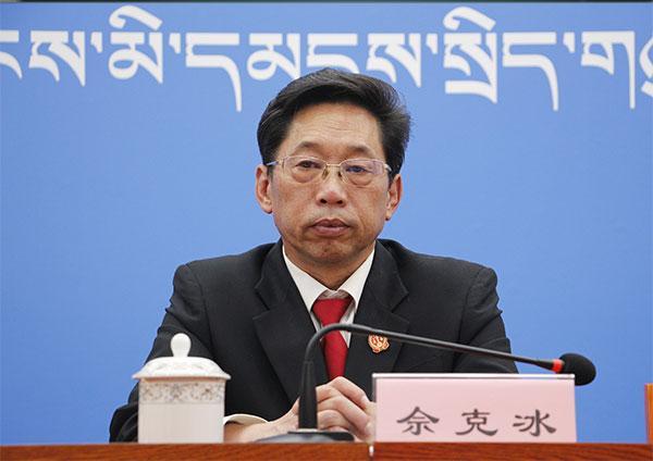 圖為發(fā)言人：自治區(qū)高級人民法院黨組成員、副院長 佘克冰.jpg