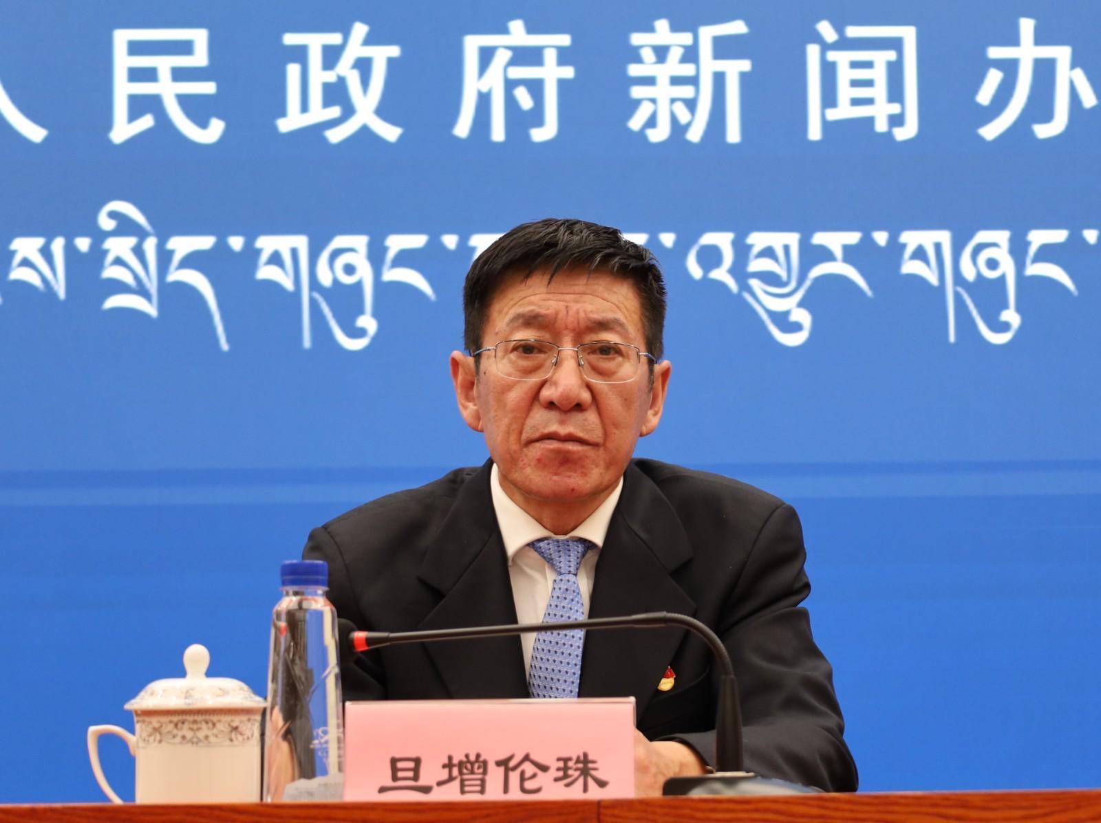 新聞發(fā)言人：西藏自治區(qū)人民政府副秘書長、政府新聞發(fā)言人 旦增倫珠.JPG