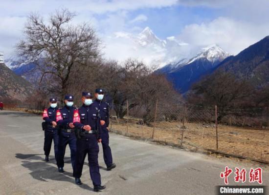 西藏林芝戍邊民警：為“你”翻山越嶺，卻無心看風(fēng)景
