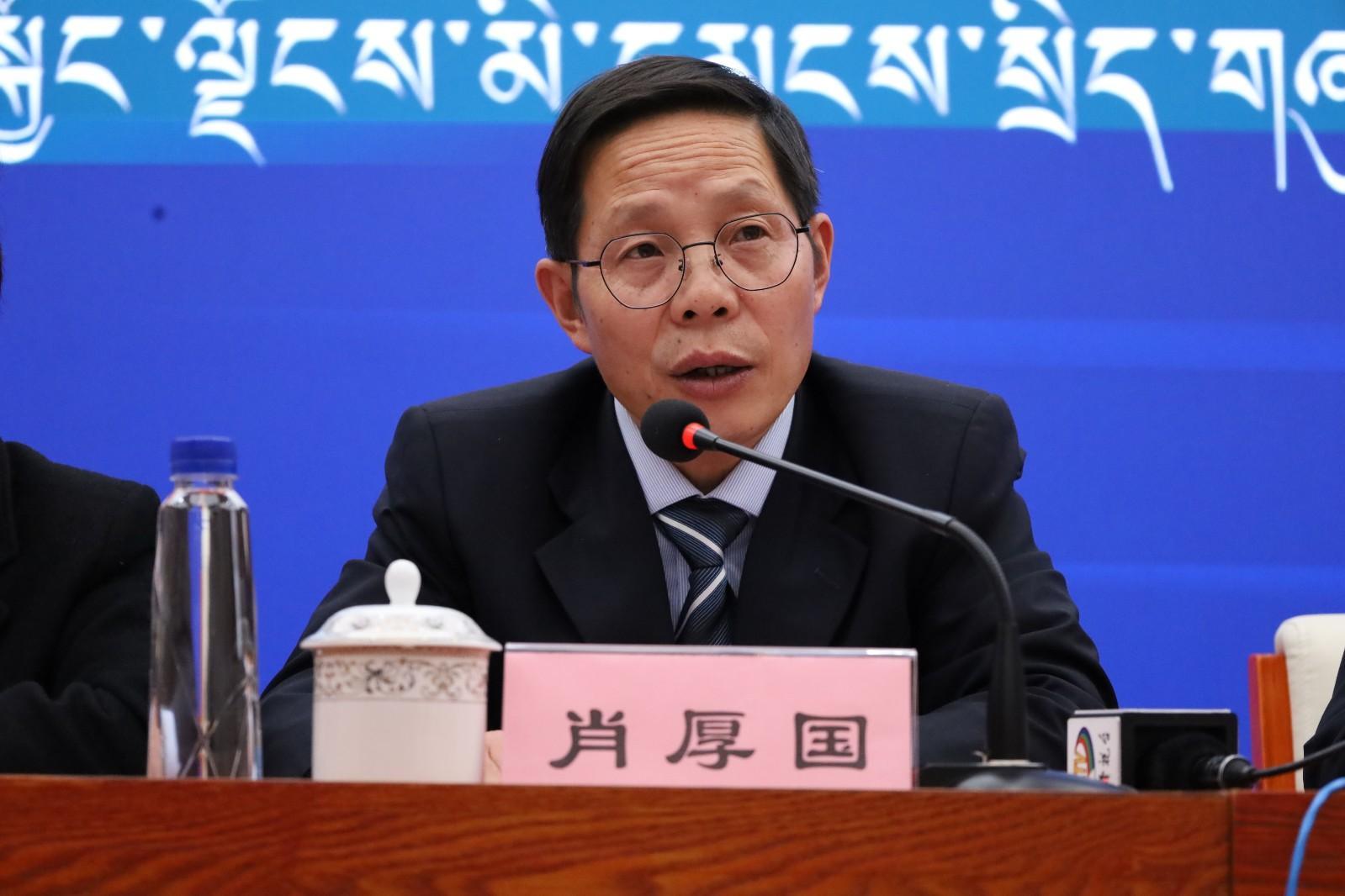 新聞發(fā)言人：區(qū)財政廳二級巡視員 肖厚國.JPG