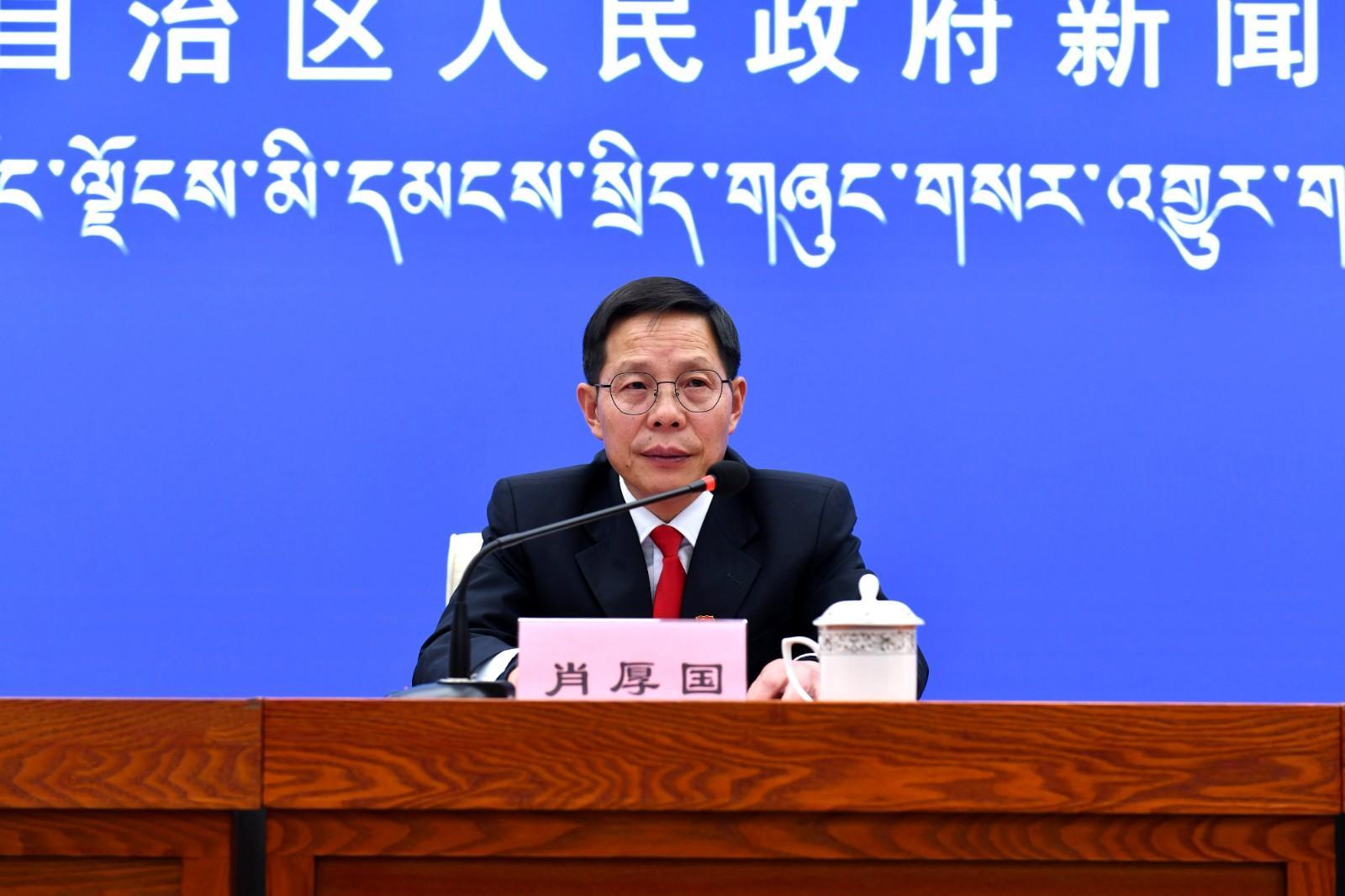 新聞發(fā)言人：自治區(qū)財(cái)政廳二級巡視員 肖厚國.jpg