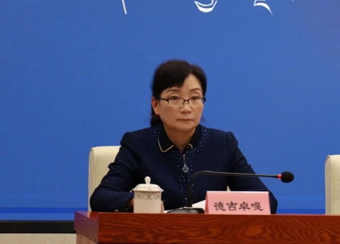 主持人：區(qū)黨委宣傳部副部長、區(qū)政府新聞辦主任 德吉卓嘎.jpg
