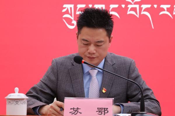 主持人：區(qū)黨委宣傳部對(duì)外傳播處副處長(zhǎng)（正處級(jí)） 蘇鄂.jpg