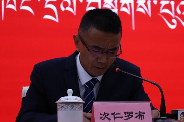 新聞發(fā)言人：區(qū)交通運(yùn)輸廳黨建工作處處長(zhǎng) 次仁羅布.jpg