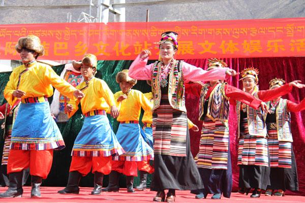 圖為--結巴鄉(xiāng)開展文化活動.jpg