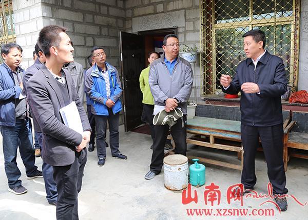 丁哲峰率考察組在曲水縣考察交流農(nóng)村改革工作