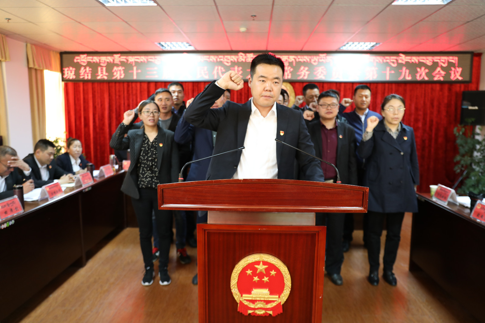圖為：新任職干部進行憲法宣誓儀式。.JPG