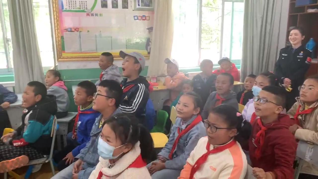 圖為民族團(tuán)結(jié)進(jìn)步授課現(xiàn)場。郭賽賽攝.jpg